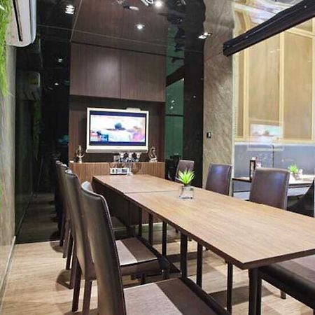 V Residence Serviced Apartment Μπανγκόκ Εξωτερικό φωτογραφία